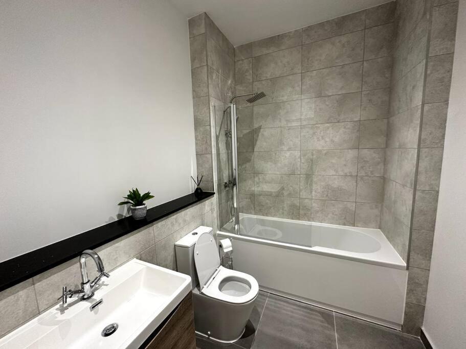 Spacious And Elegant Apartment 버밍엄 외부 사진